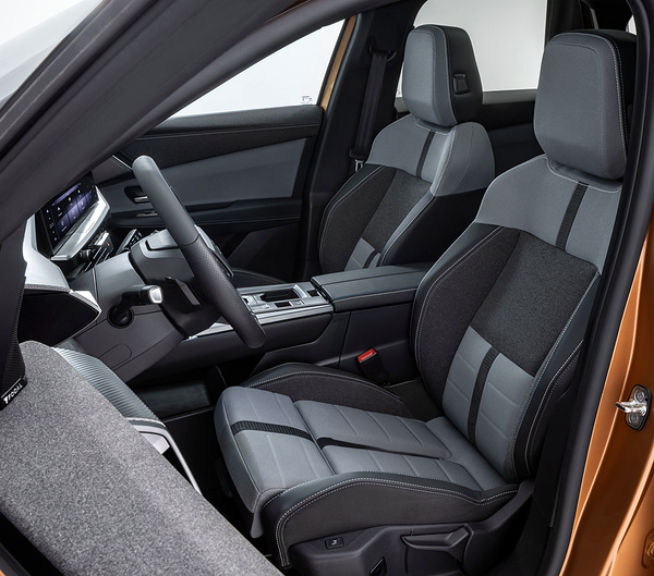 Opel Grandland frontseats view