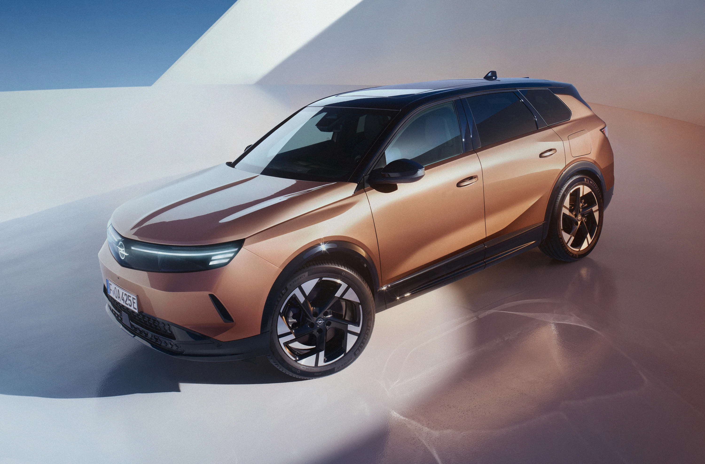 Opel Grandland 82 kWh exterior view