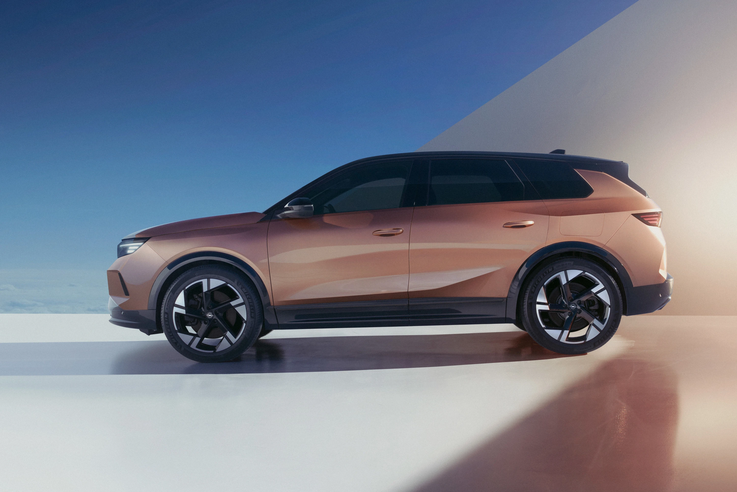 Opel Grandland 97 kWh exterior view