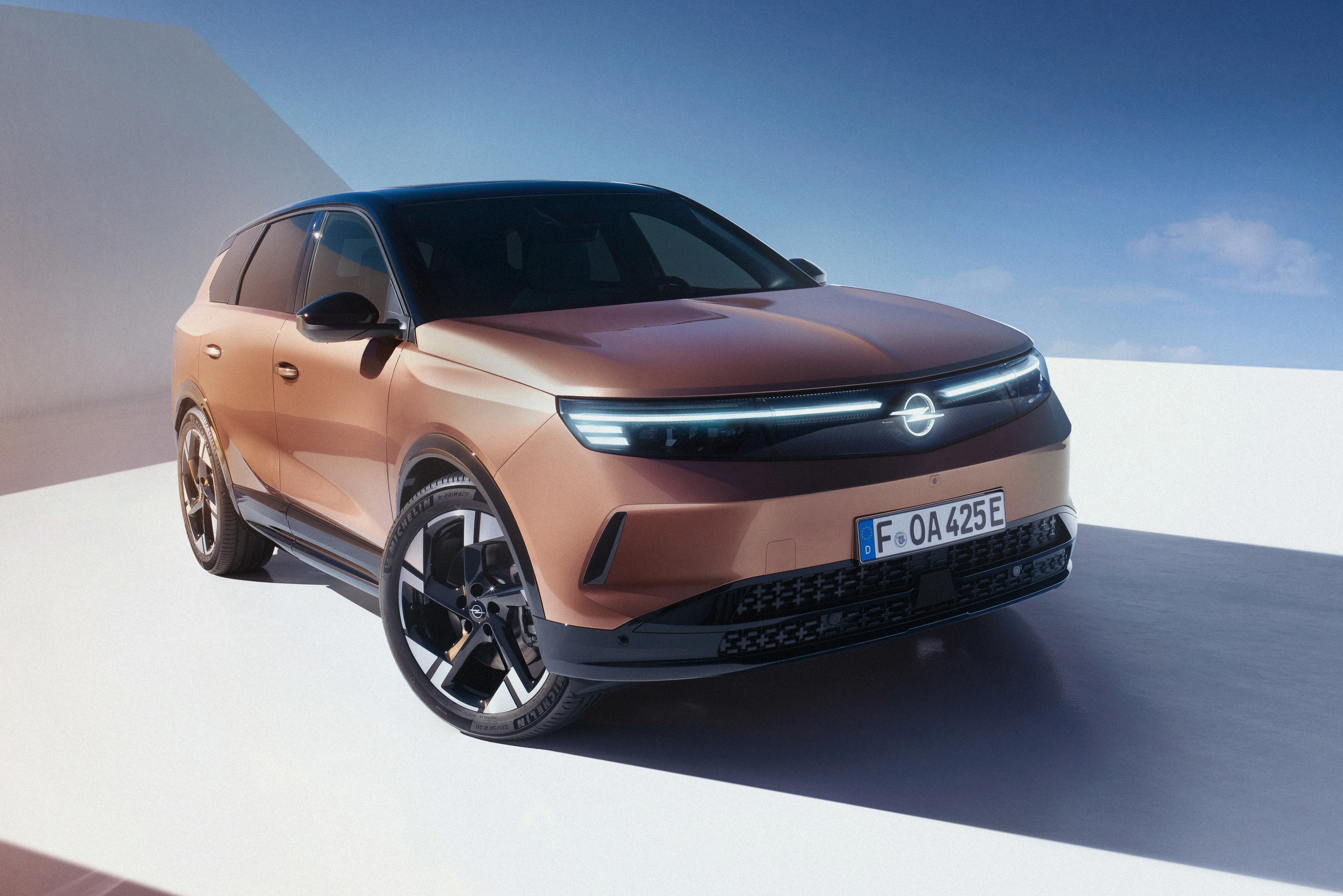 Opel Grandland 97 kWh electric vehicle