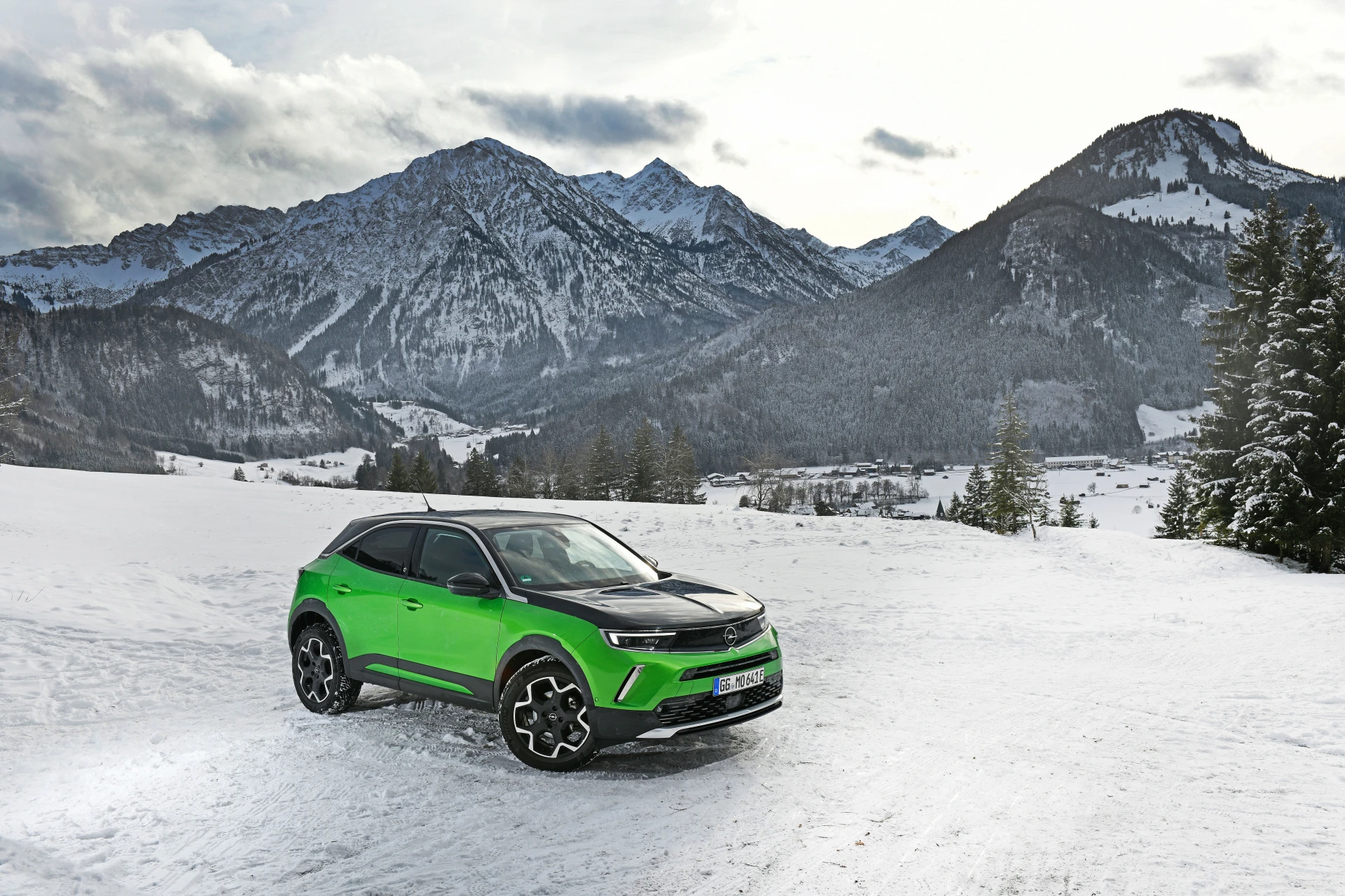 Opel Mokka Electric exterior view