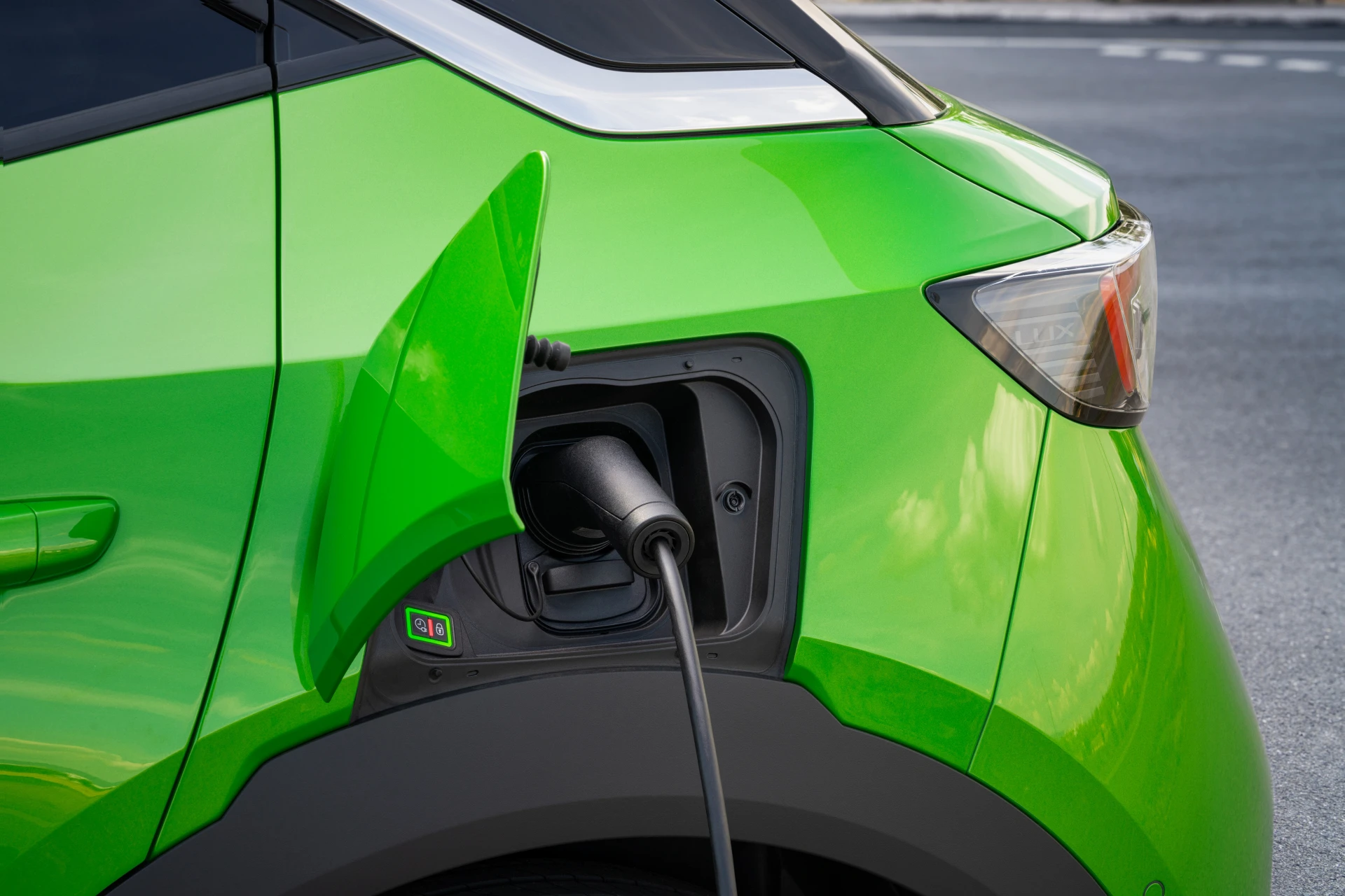 Opel Mokka Electric charging view