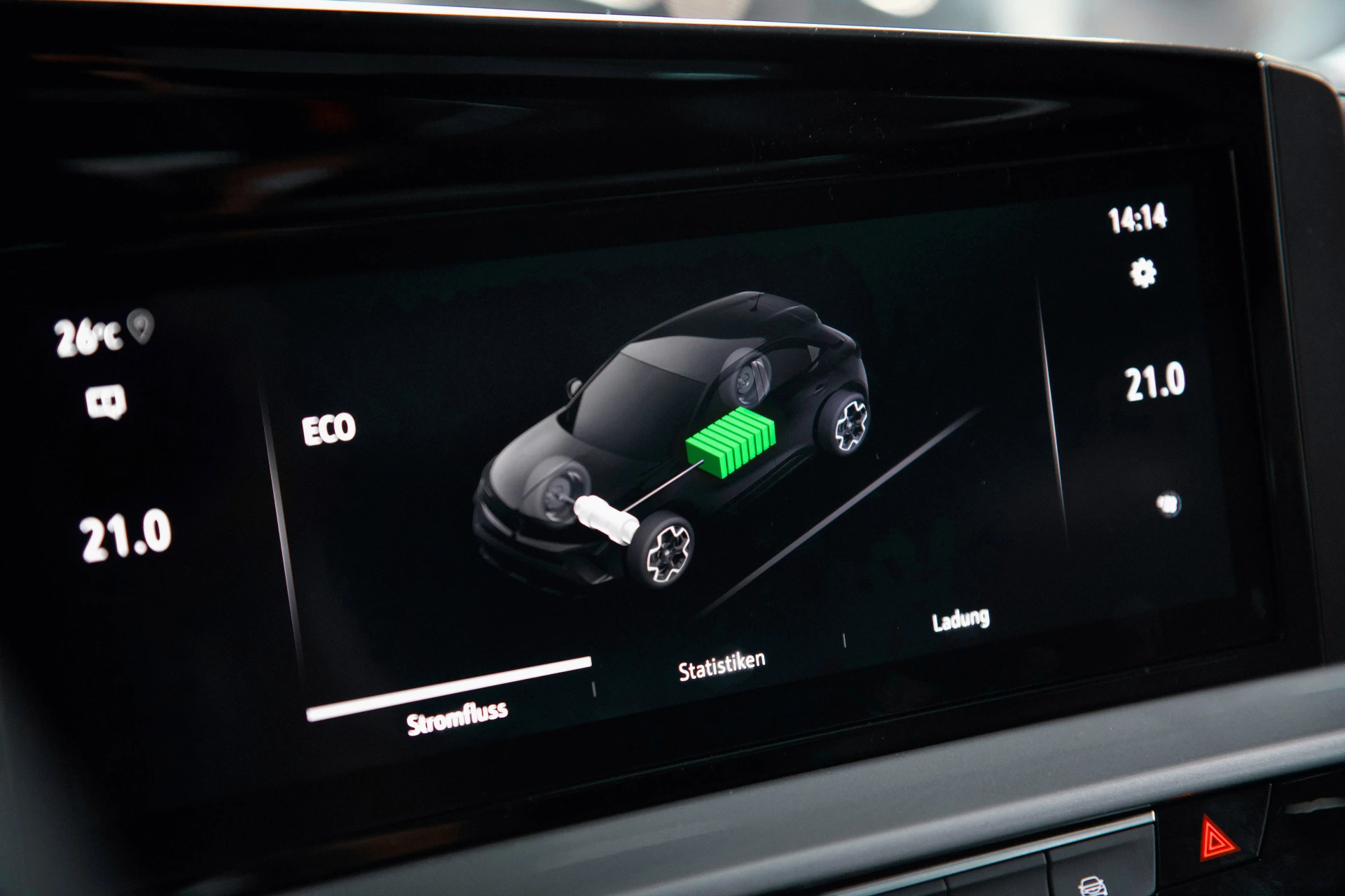 Opel Mokka Electric screens view