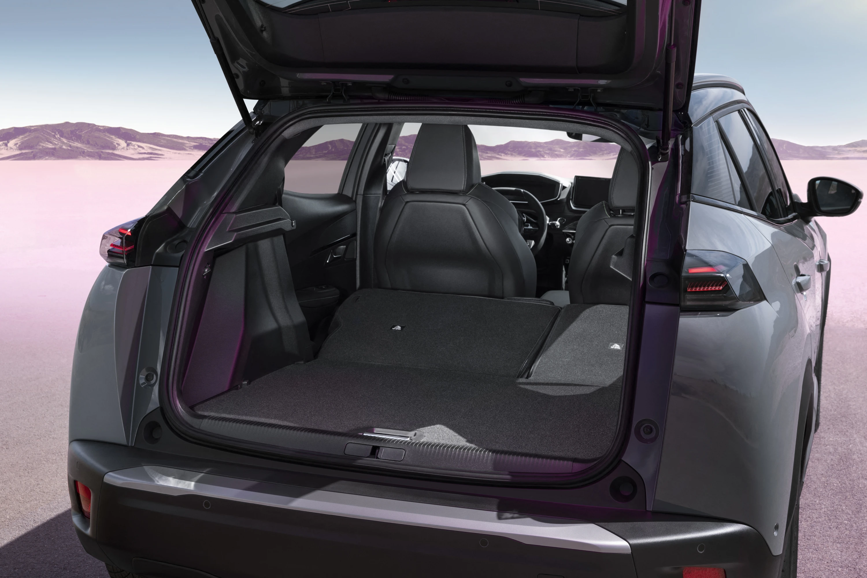 Peugeot E-2008 trunk view
