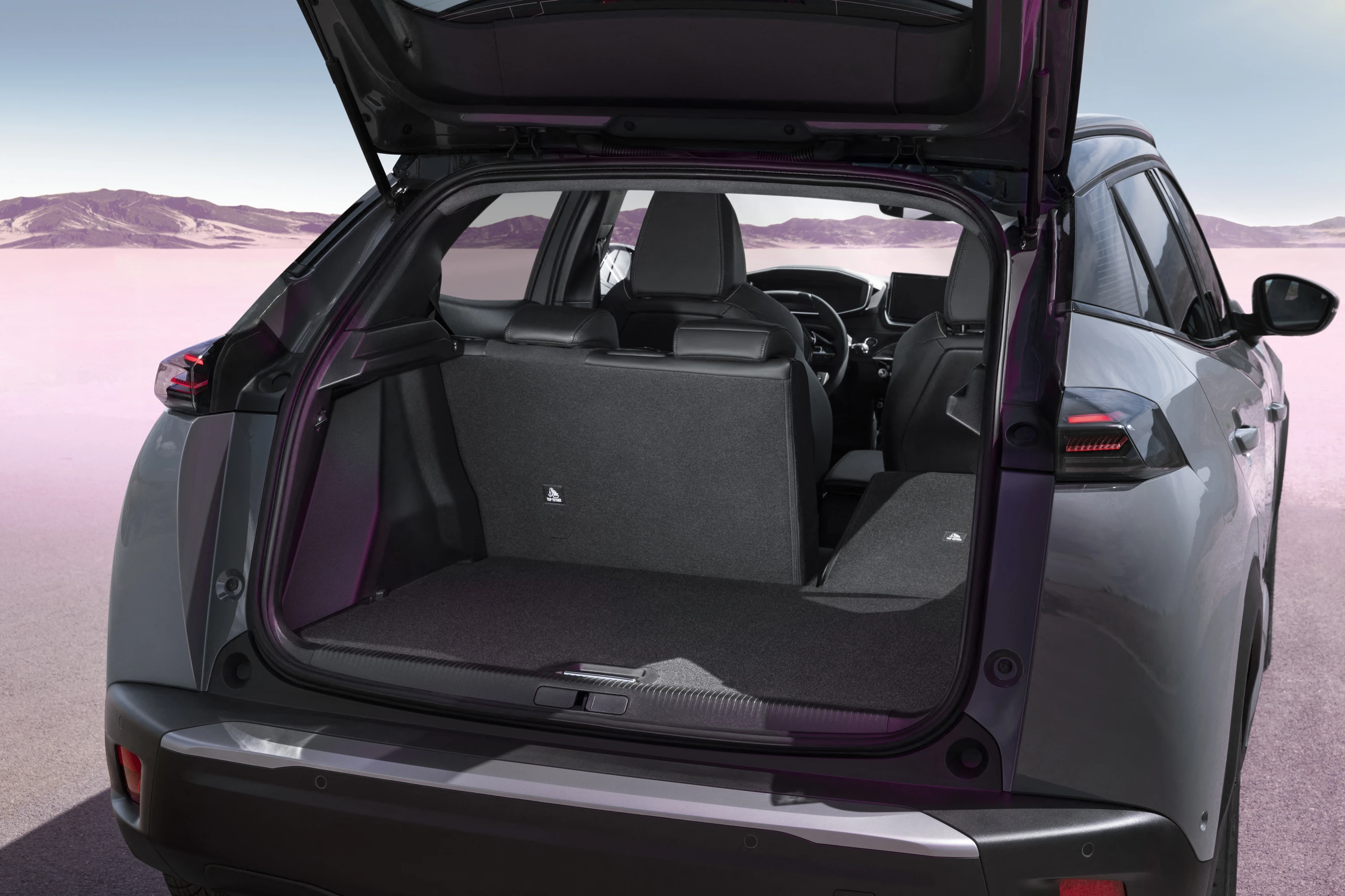 Peugeot E-2008 trunk view