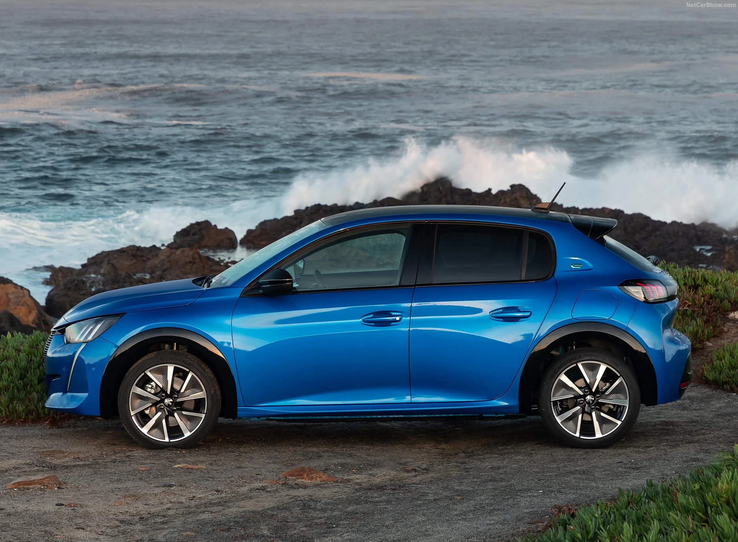 Peugeot E-208 51 kWh (GEN1) exterior view