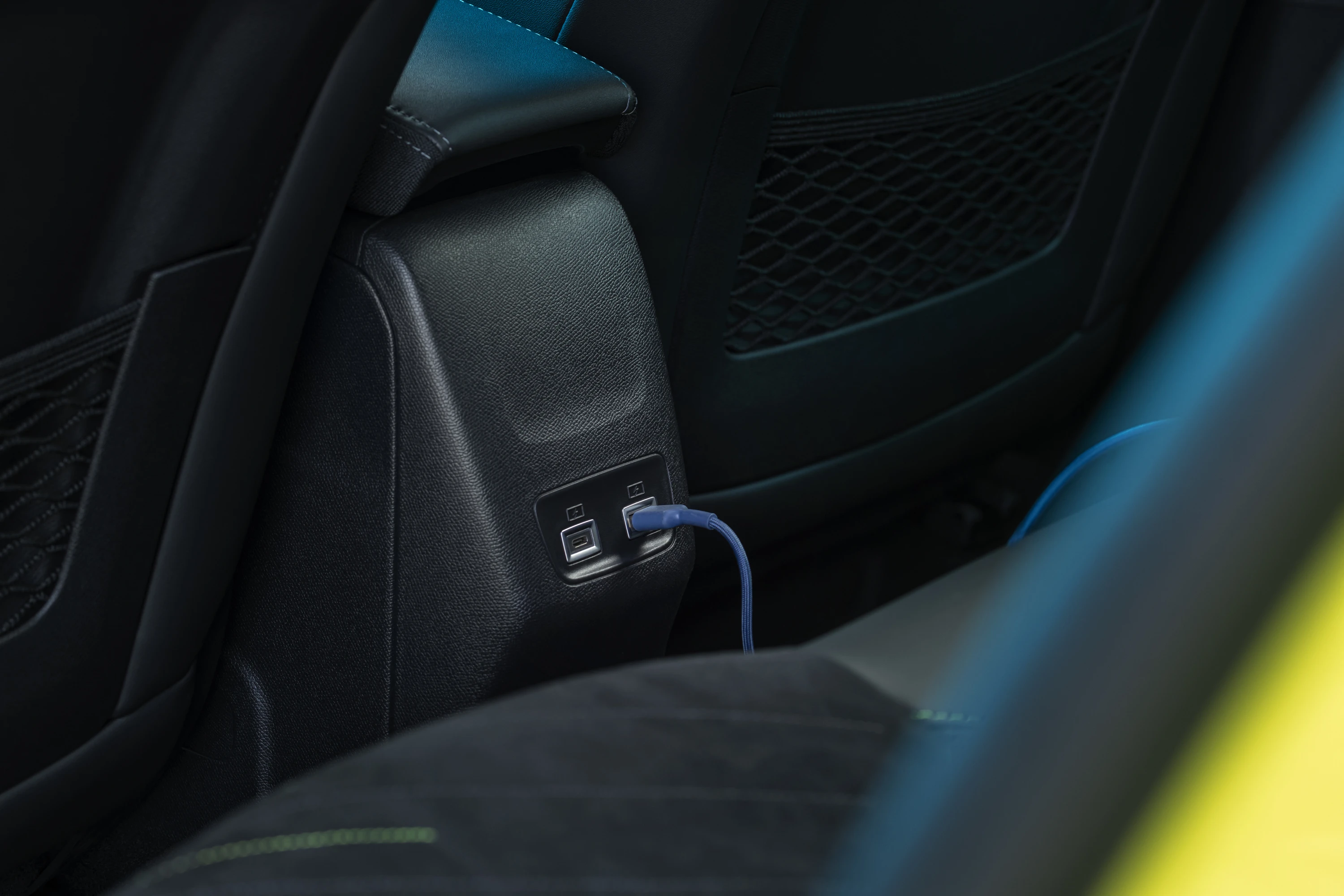 Peugeot E-208 54 kWh interior view