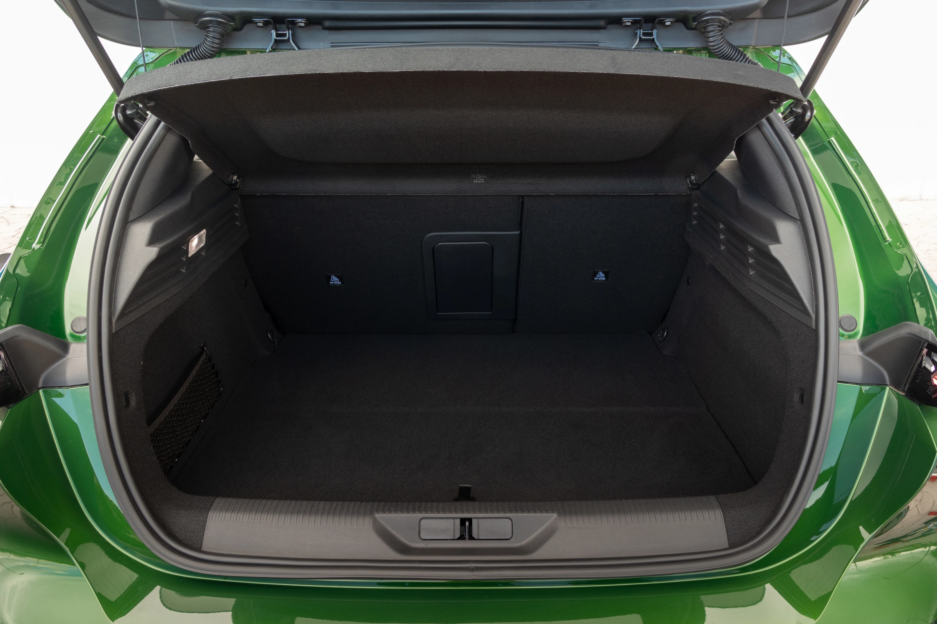 Peugeot E-308 trunk view