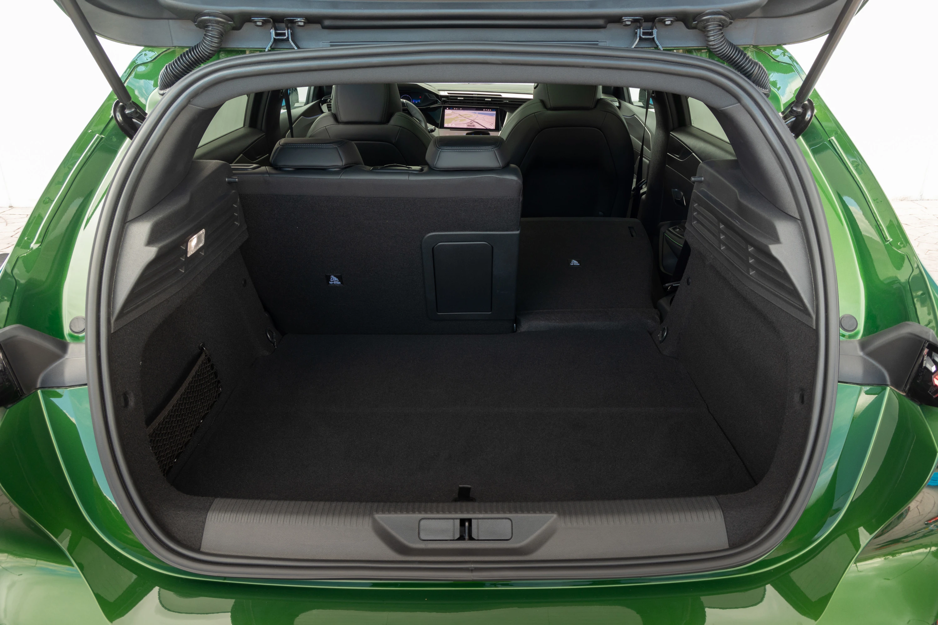 Peugeot E-308 trunk view