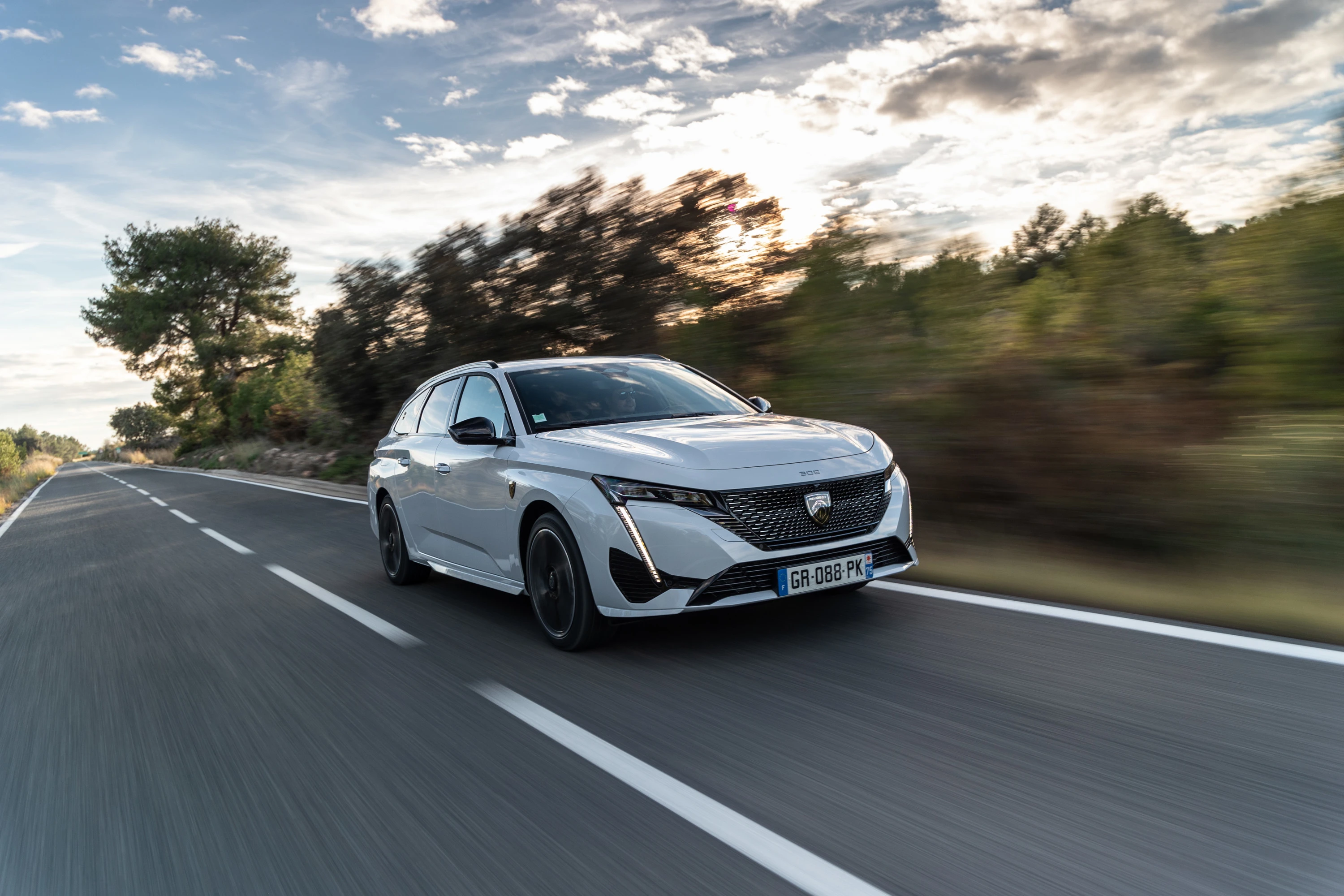 Peugeot E-308 SW exterior view