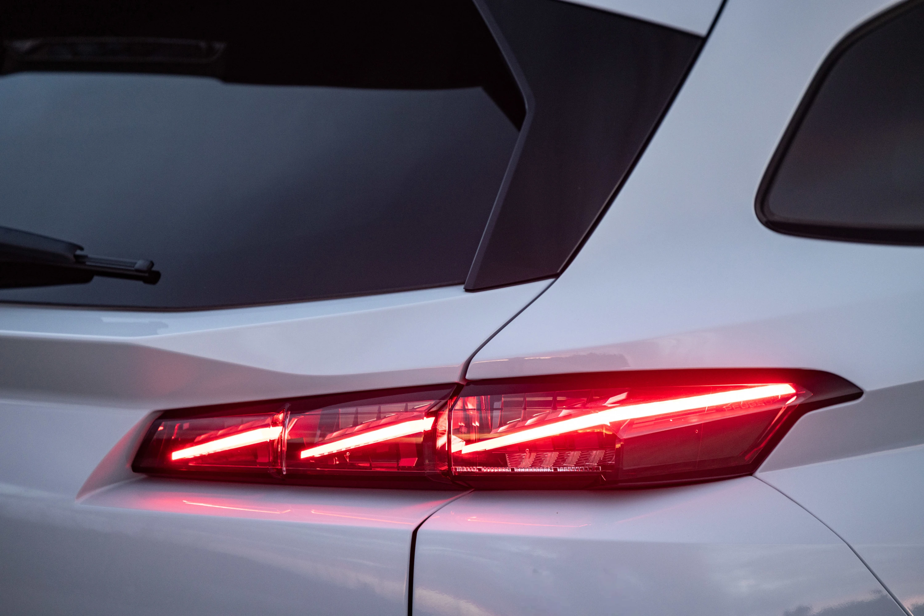 Peugeot E-308 SW rearlights view