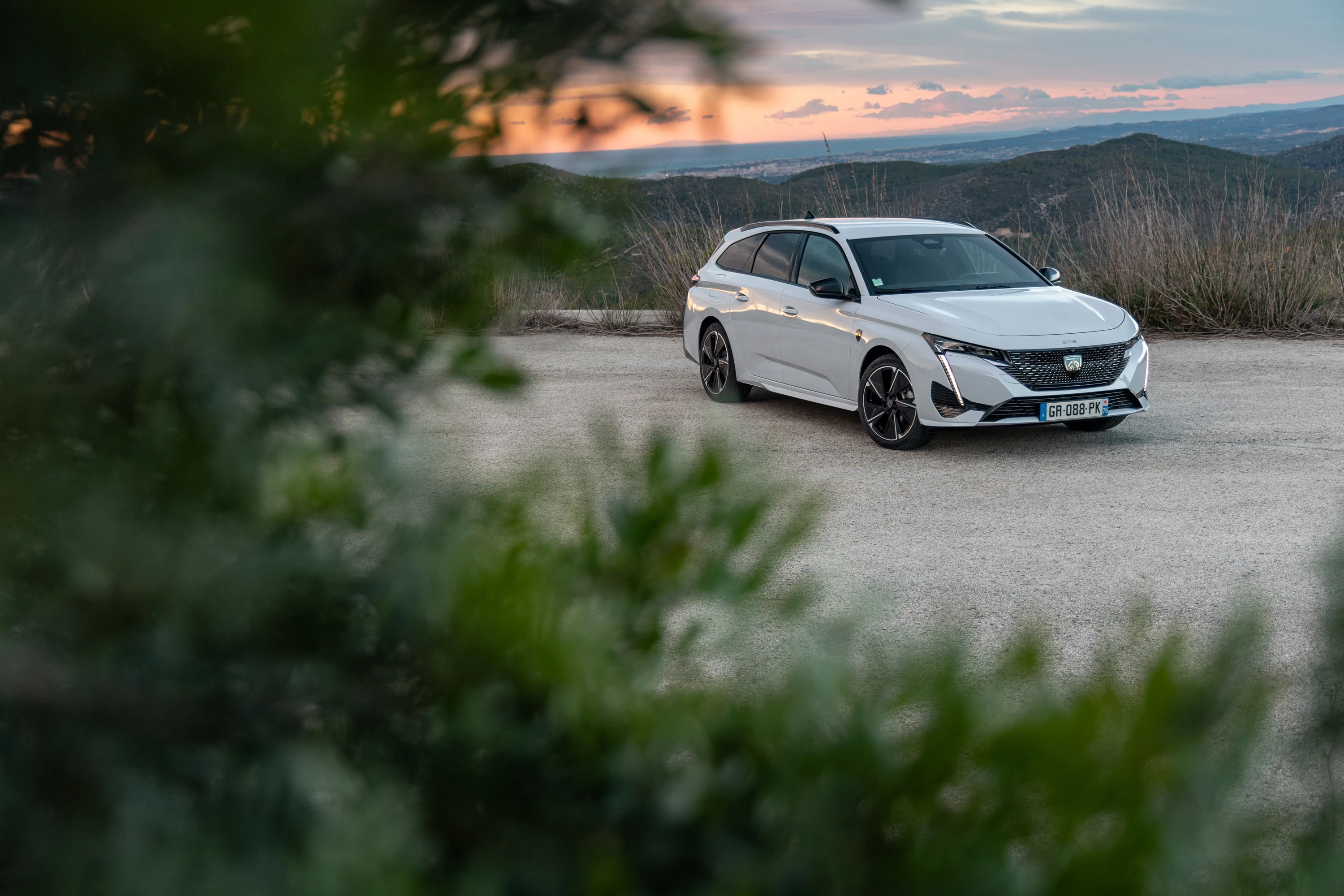 Peugeot E-308 SW exterior view