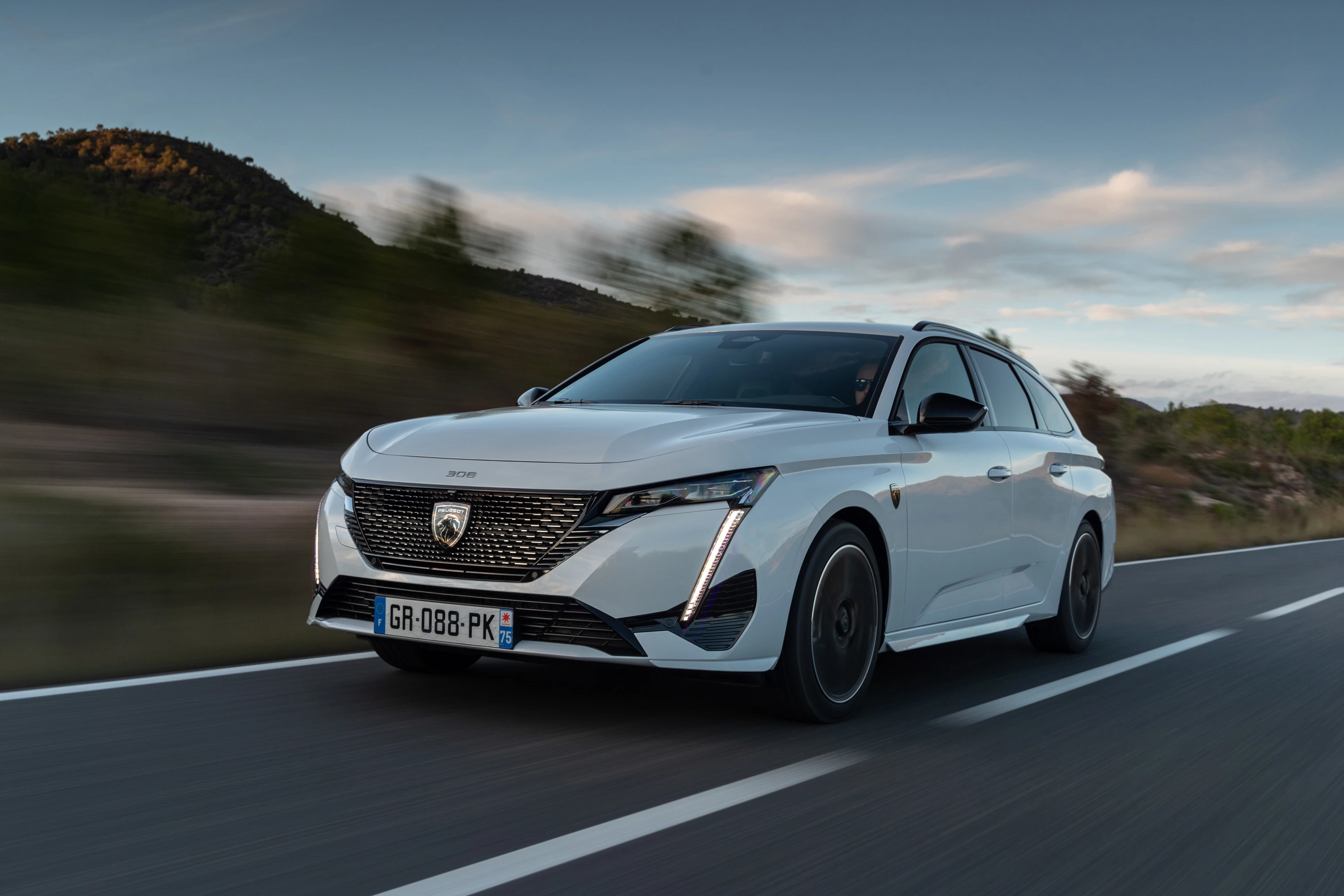 Peugeot E-308 SW exterior view