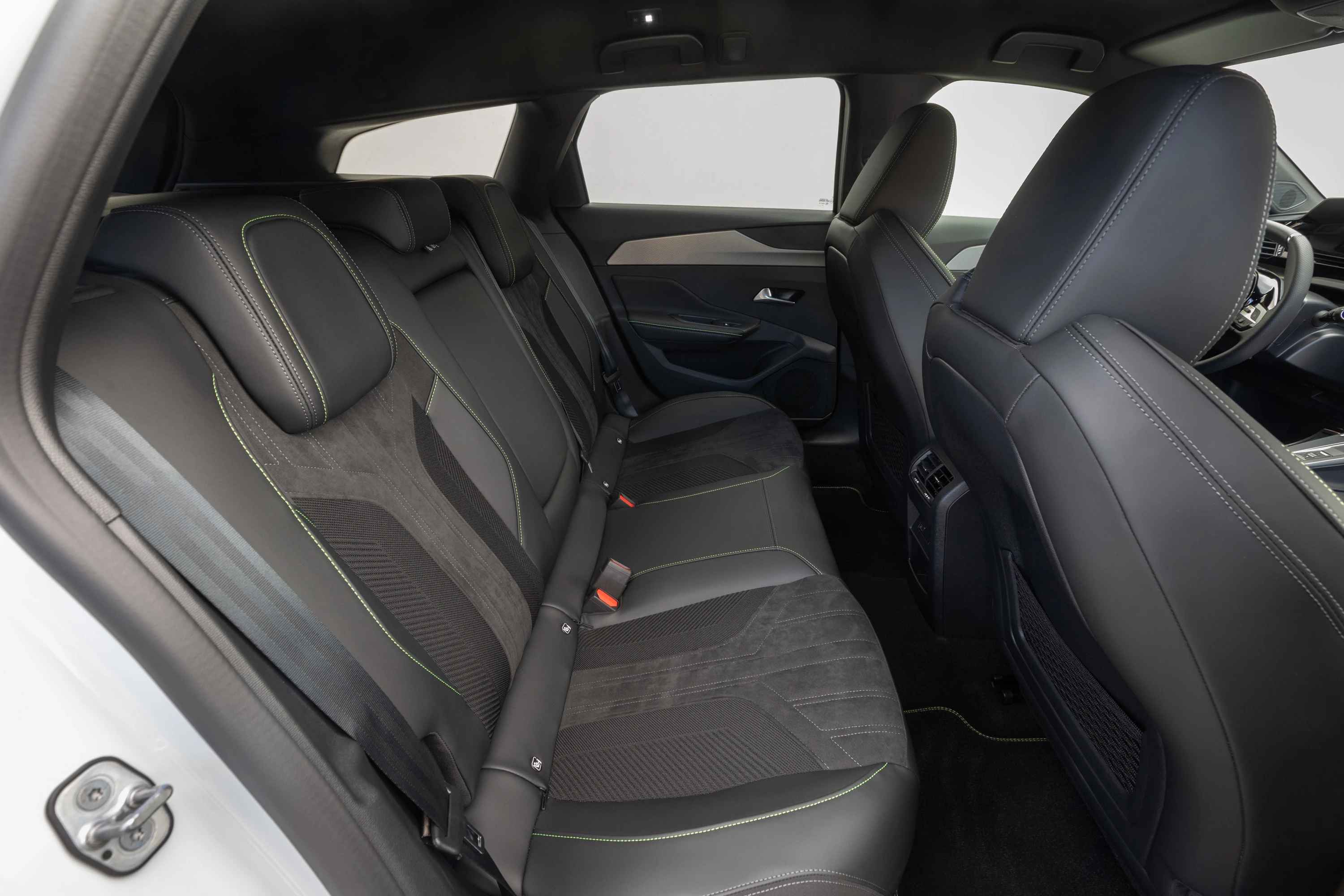 Peugeot E-308 SW secondrowseats view