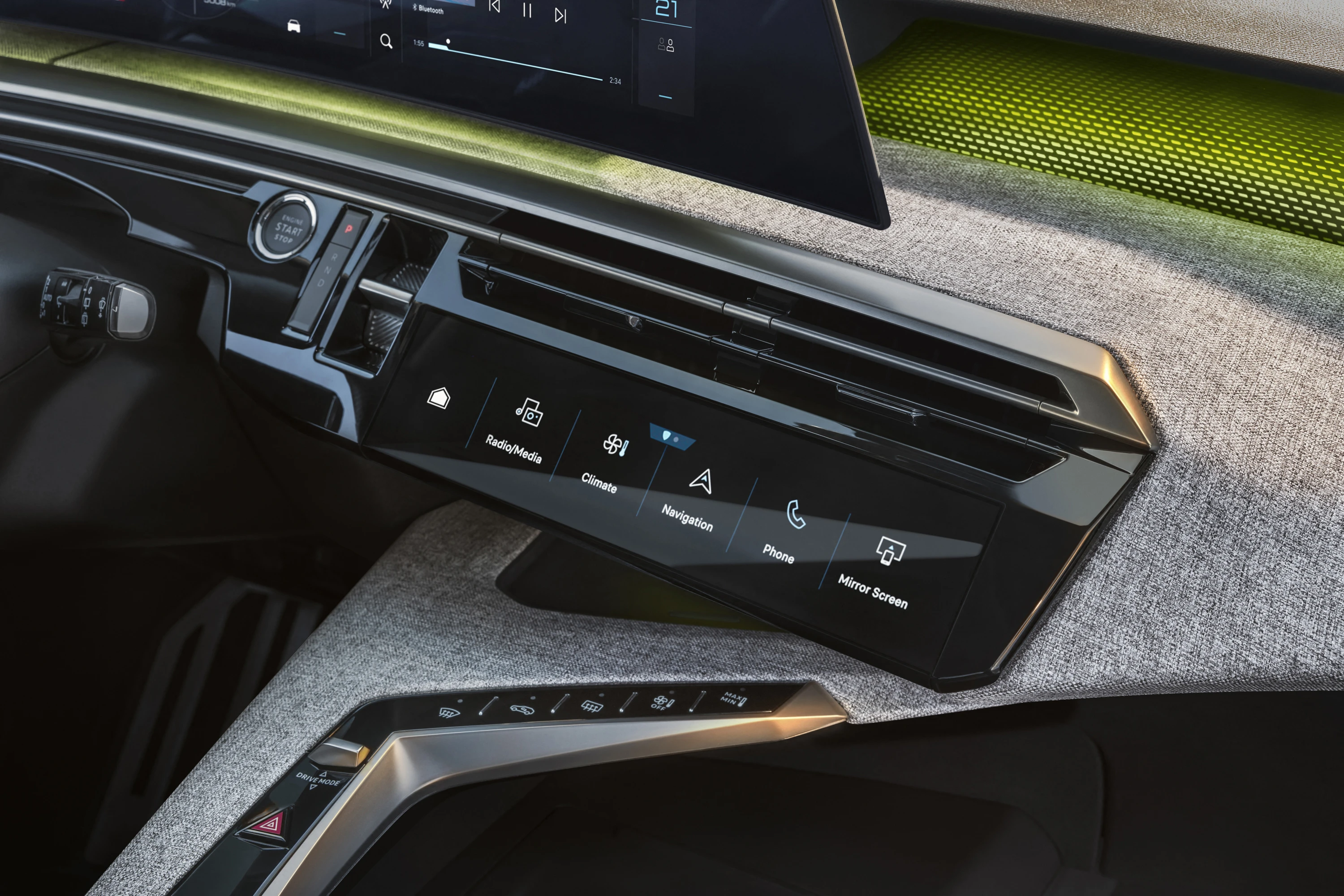 Peugeot E-5008 details view