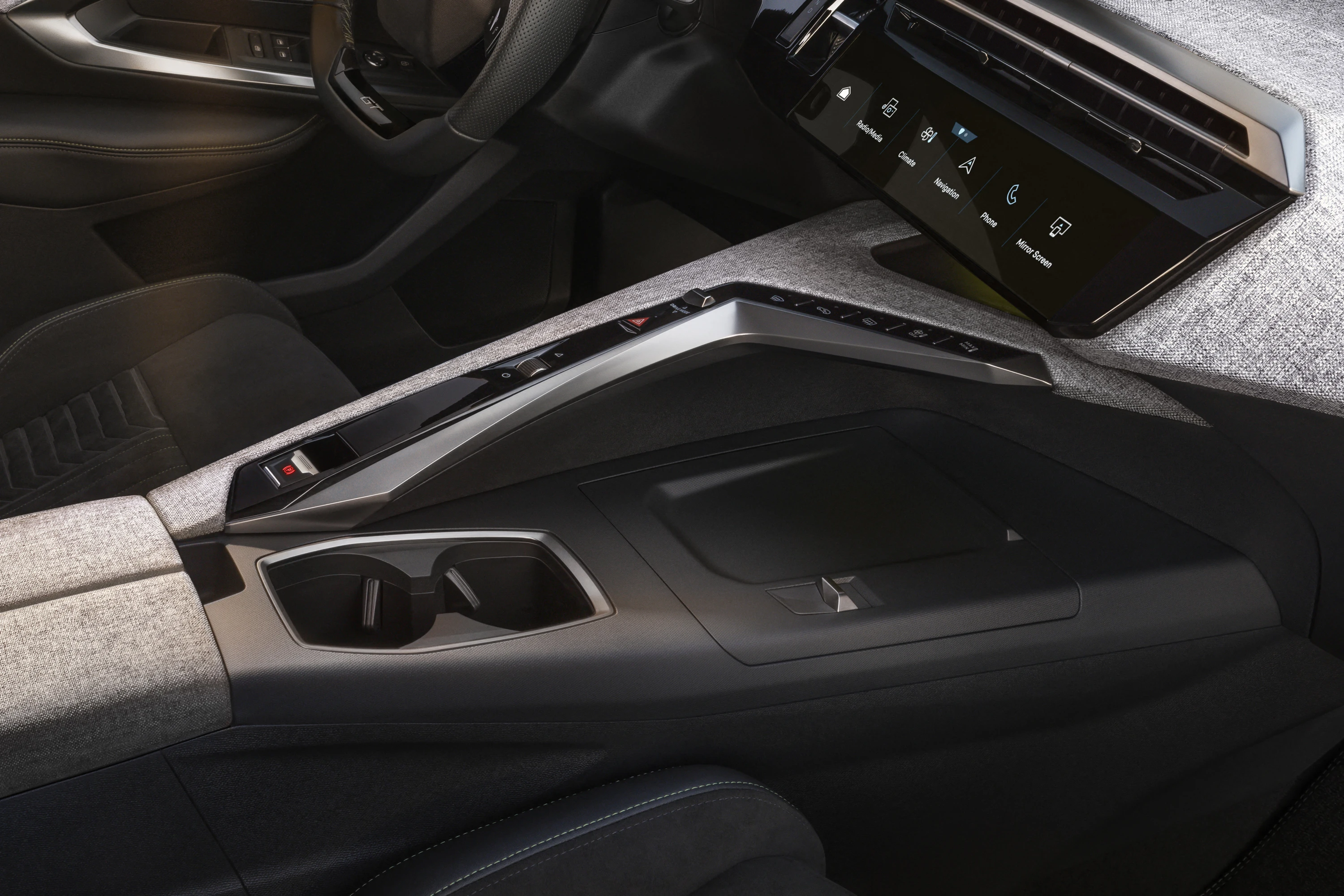 Peugeot E-5008 details view