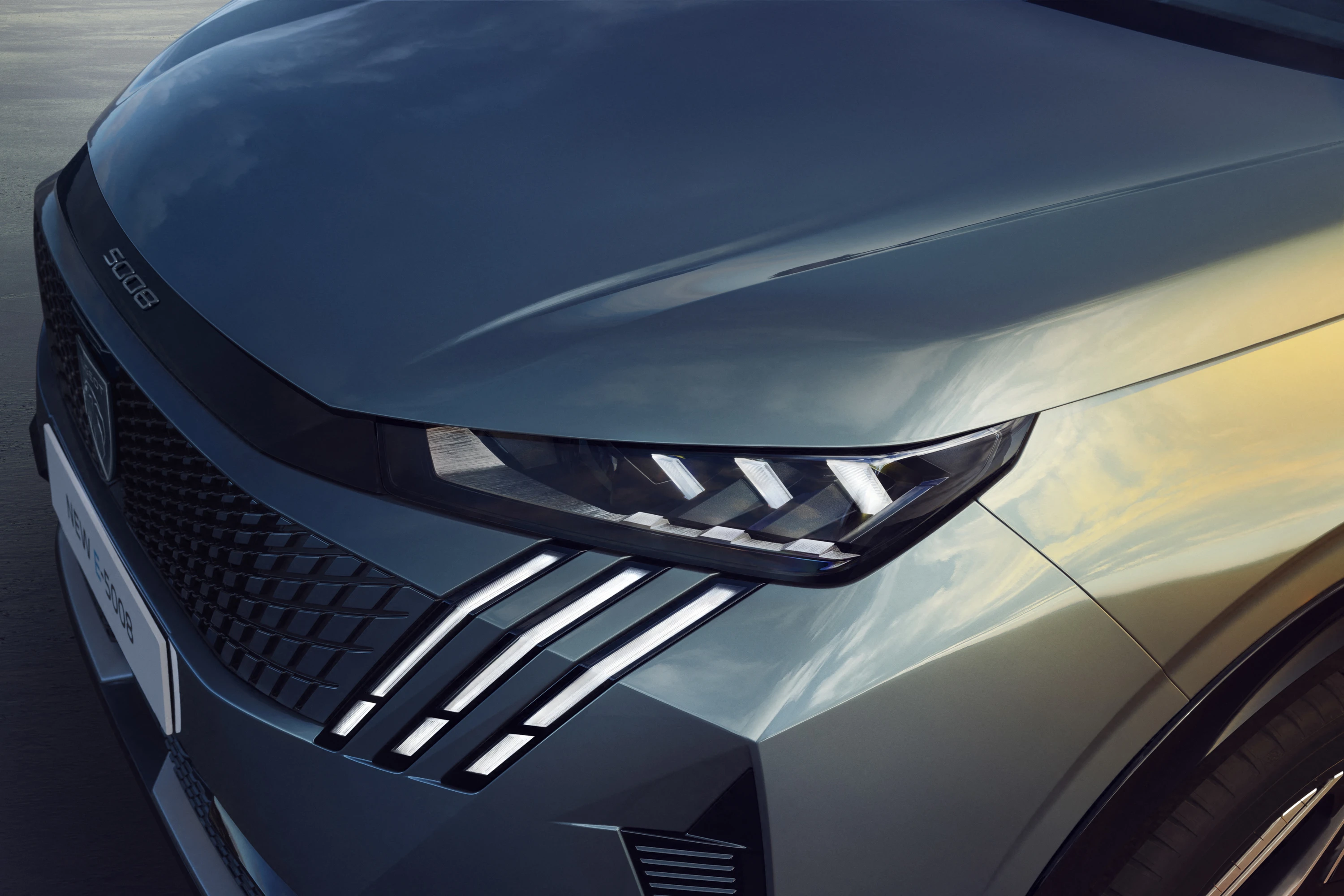 Peugeot E-5008 headlights view