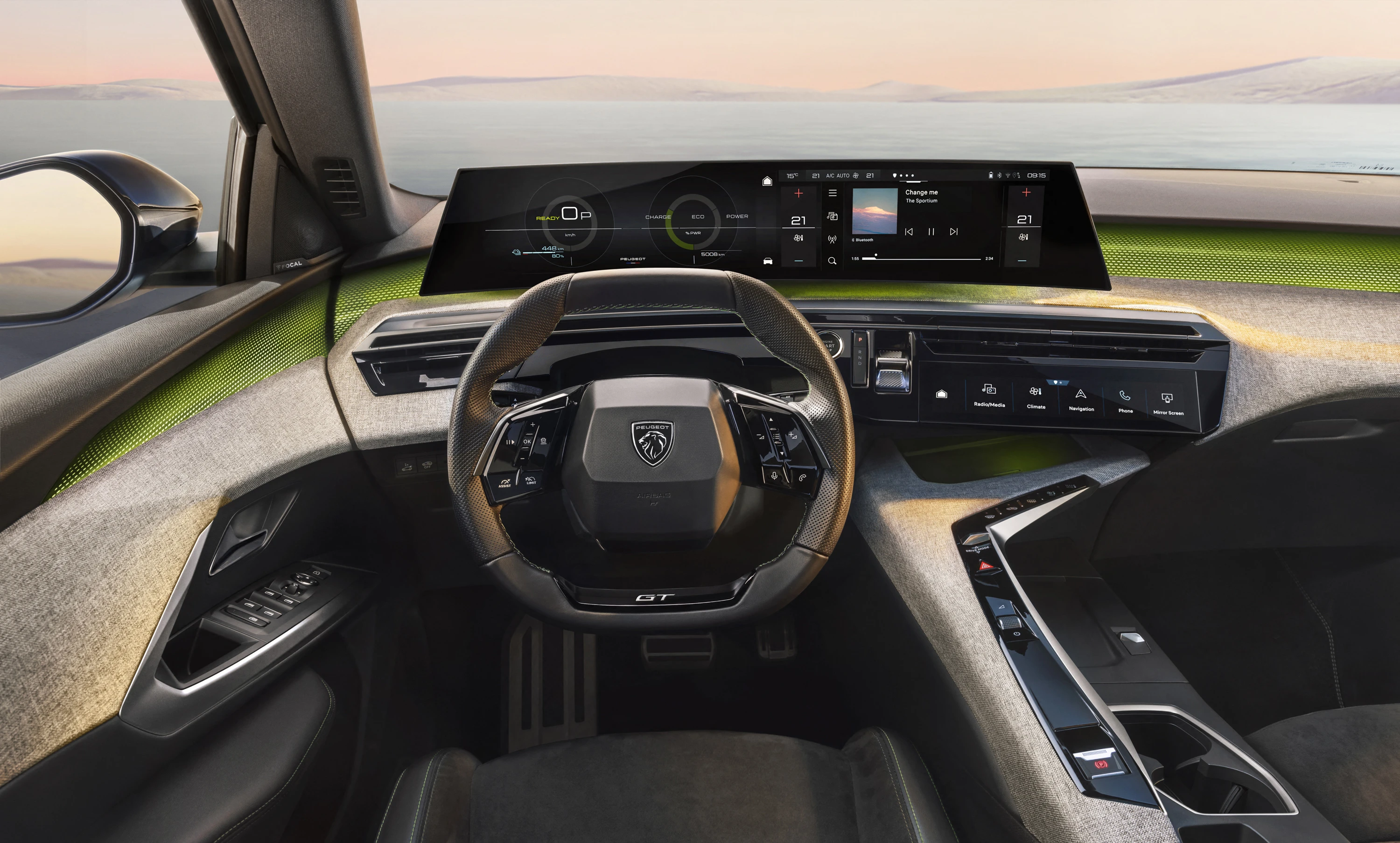 Peugeot E-5008 Long Range screens view