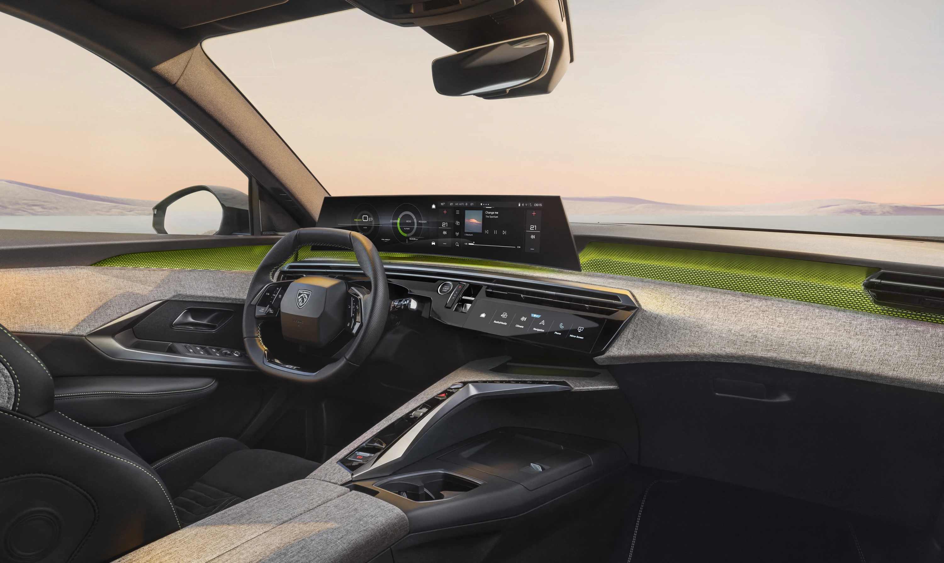 Peugeot E-5008 Long Range interior view