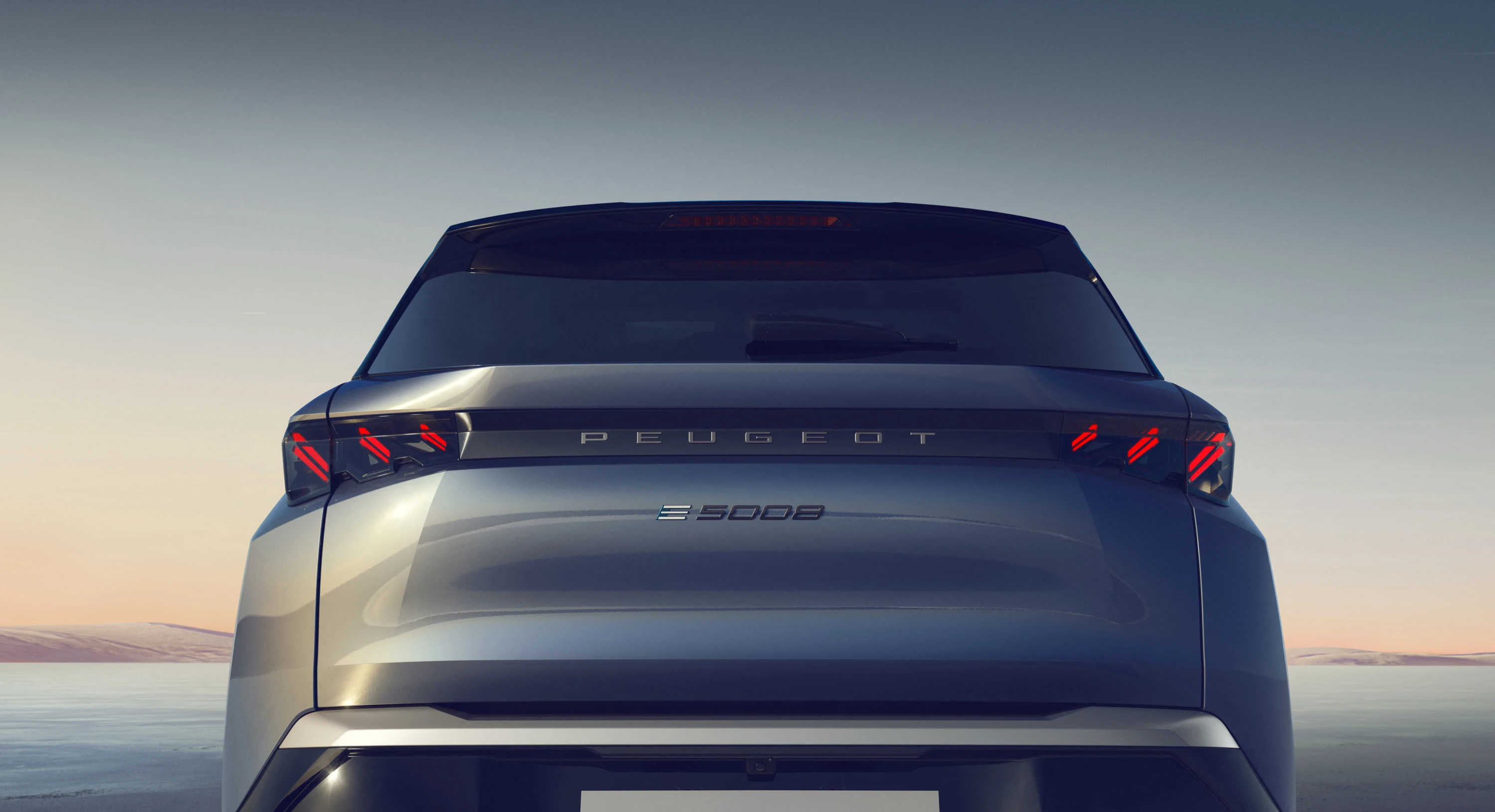 Peugeot E-5008 Long Range exterior view