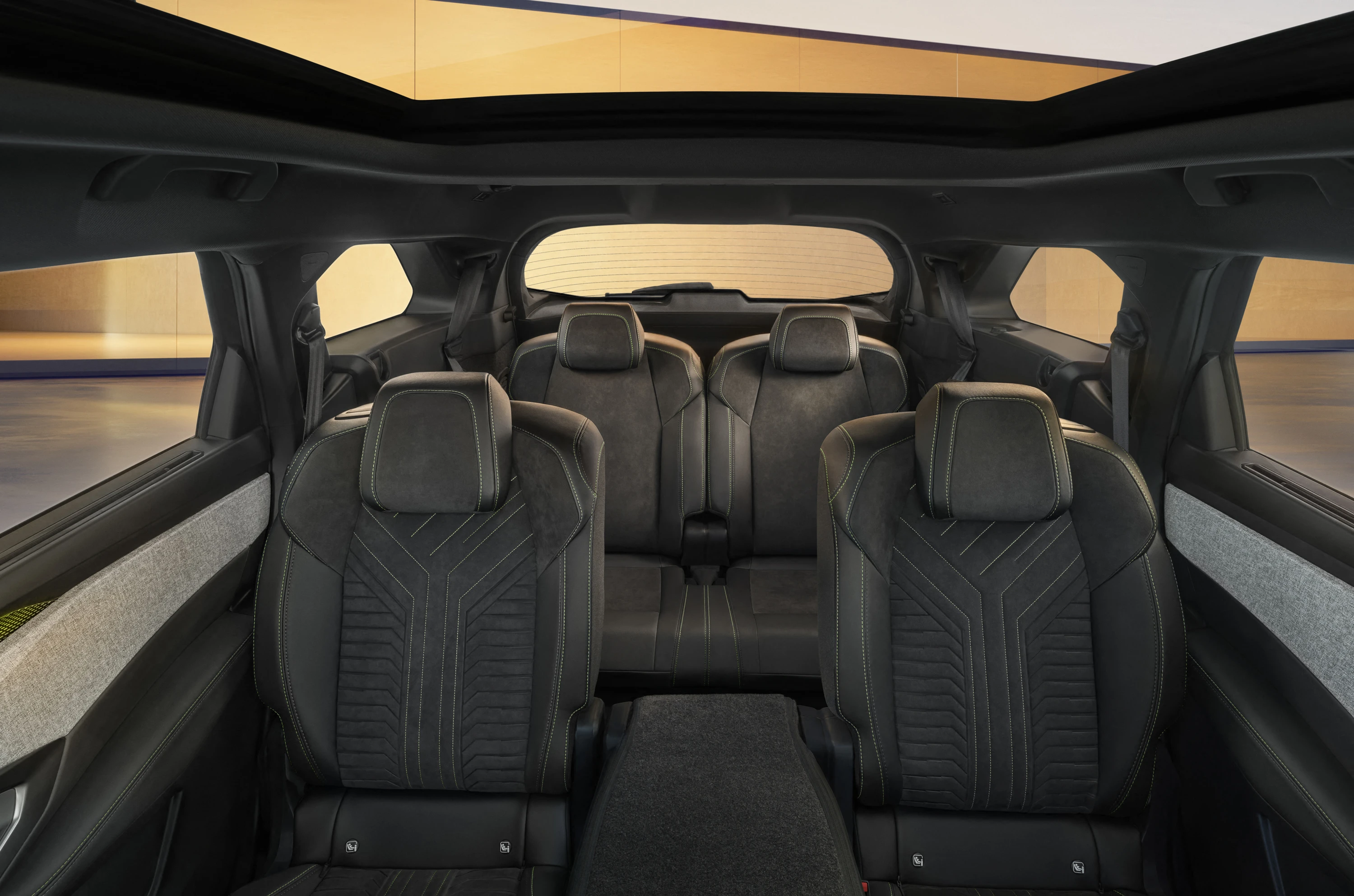 Peugeot E-5008 Long Range secondrowseats view