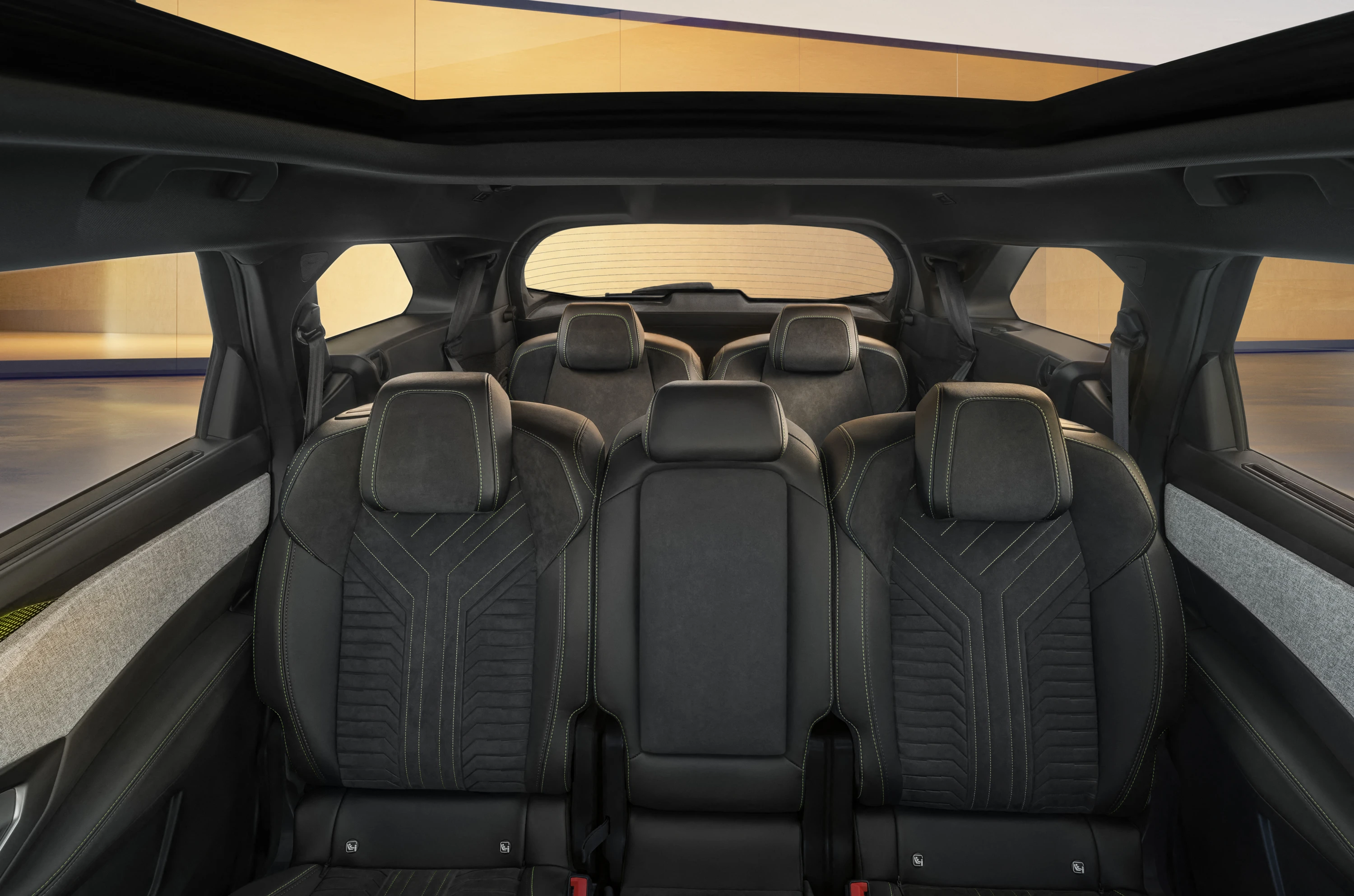 Peugeot E-5008 Long Range secondrowseats view
