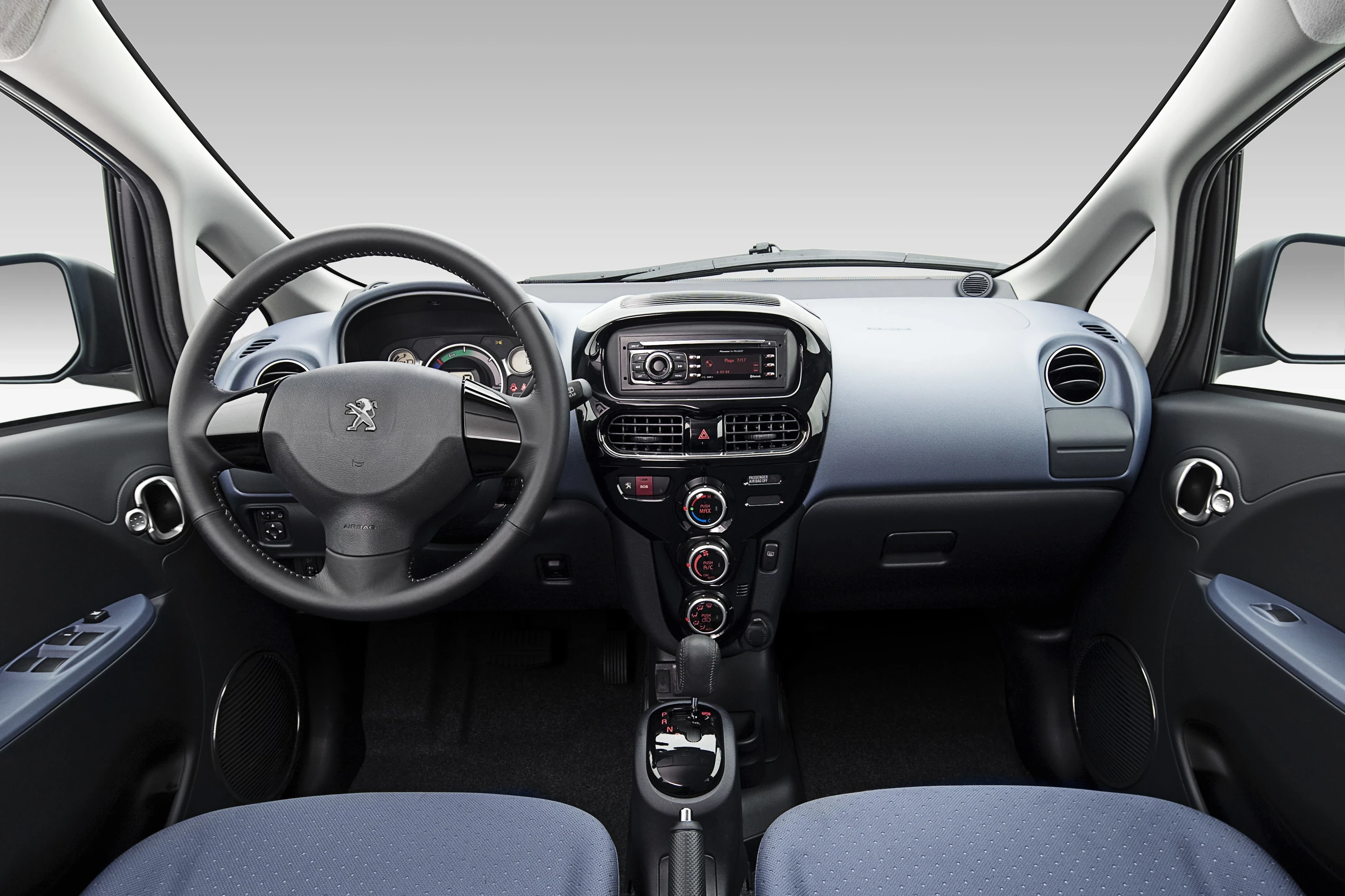 Peugeot iOn 14.5 kWh interior view
