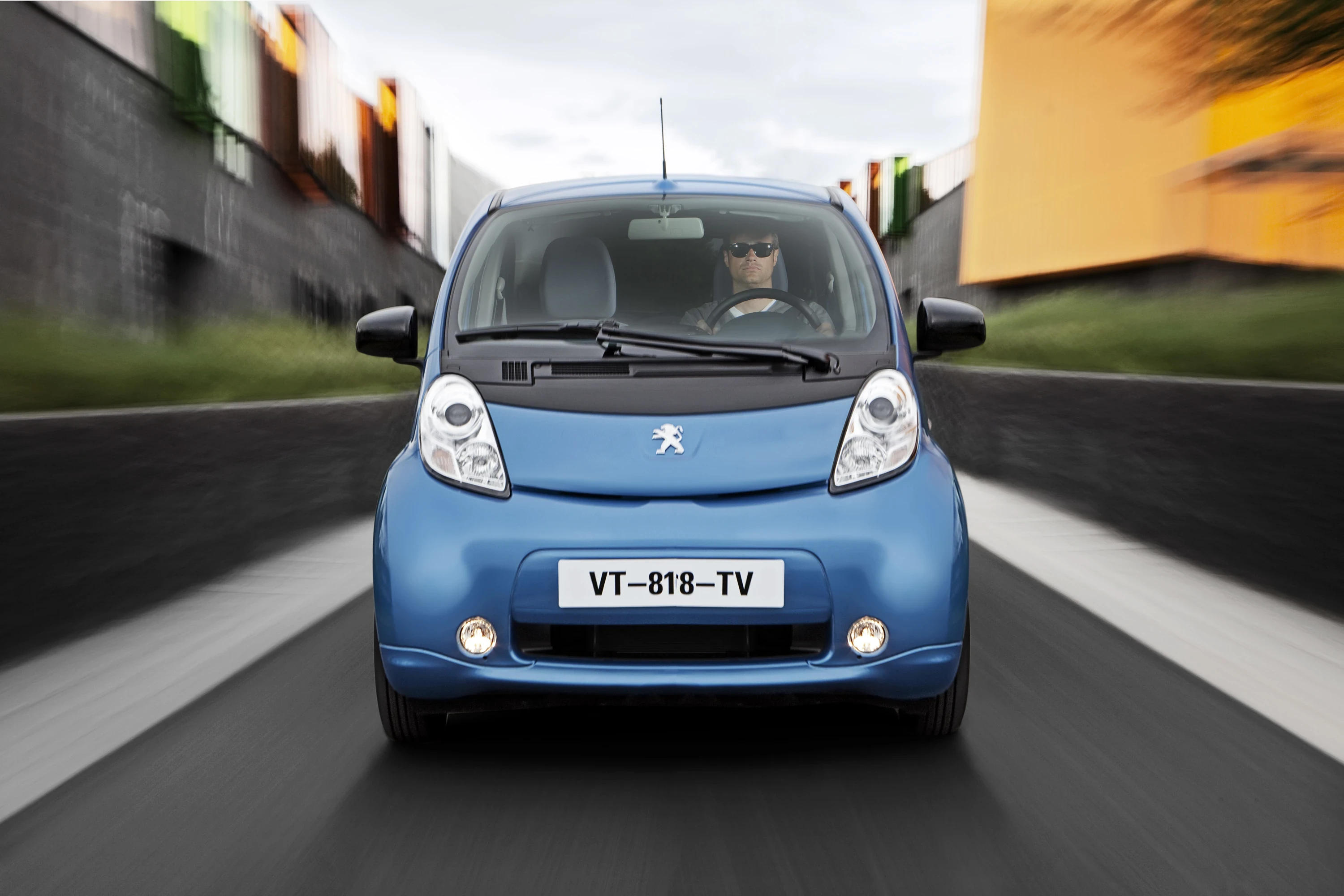 Peugeot iOn 14.5 kWh exterior view