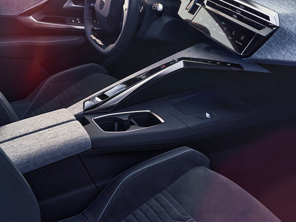 Peugot E-3008 Long Range interior view