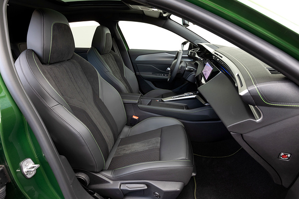 Peugot E-308 frontseats view