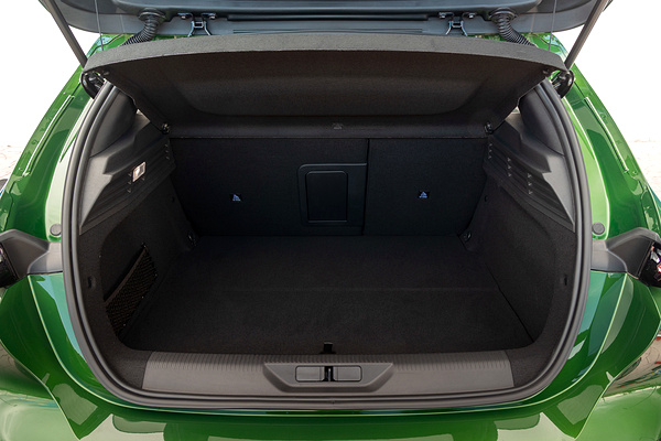 Peugot E-308 trunk view
