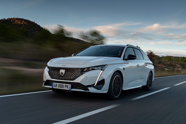 Peugot E-308 SW exterior view