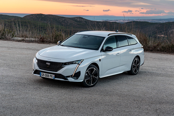 Peugot E-308 SW exterior view