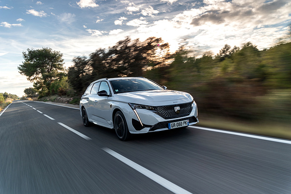 Peugot E-308 SW exterior view