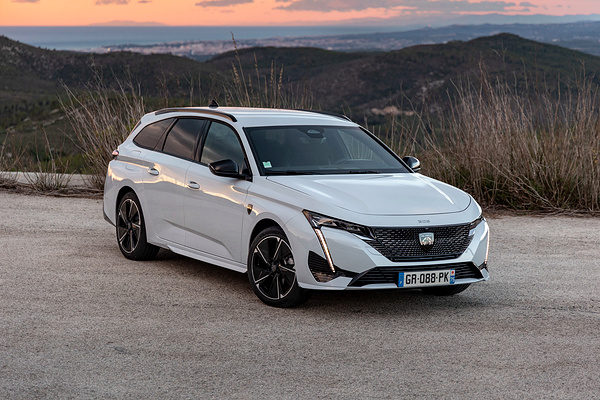 Peugot E-308 SW electric station wagon