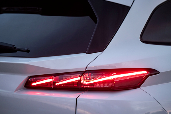 Peugot E-308 SW rearlights view