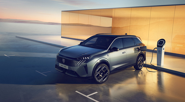 Peugot E-5008 charging view