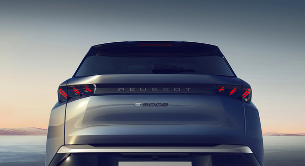 Peugot E-5008 exterior view