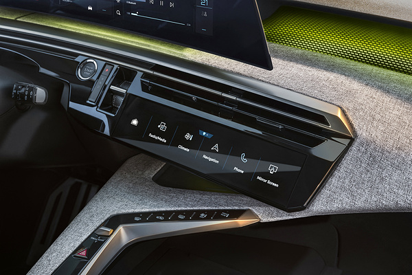 Peugot E-5008 Long Range details view