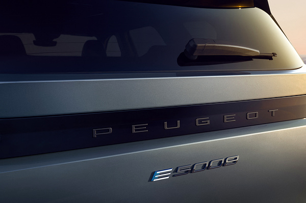 Peugot E-5008 Long Range details view