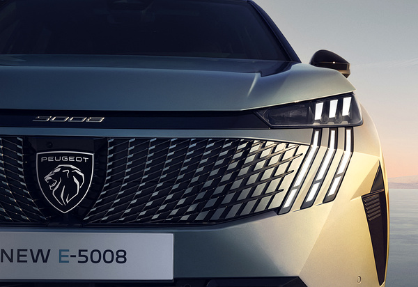 Peugot E-5008 Long Range headlights view