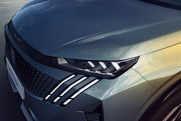 Peugot E-5008 Long Range headlights view