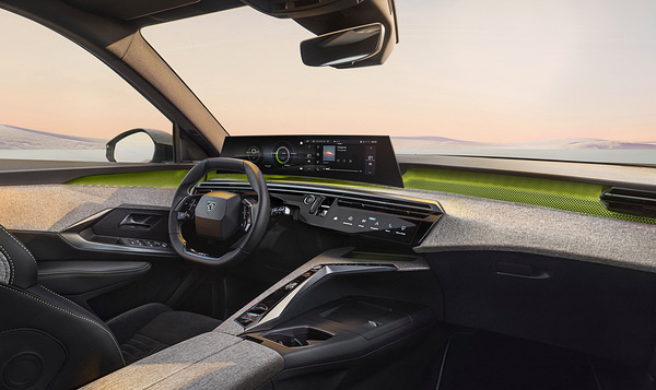 Peugot E-5008 Long Range interior view