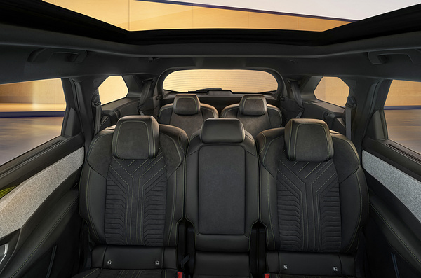 Peugot E-5008 Long Range secondrowseats view