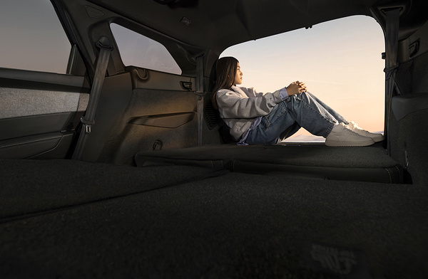 Peugot E-5008 Long Range trunk view