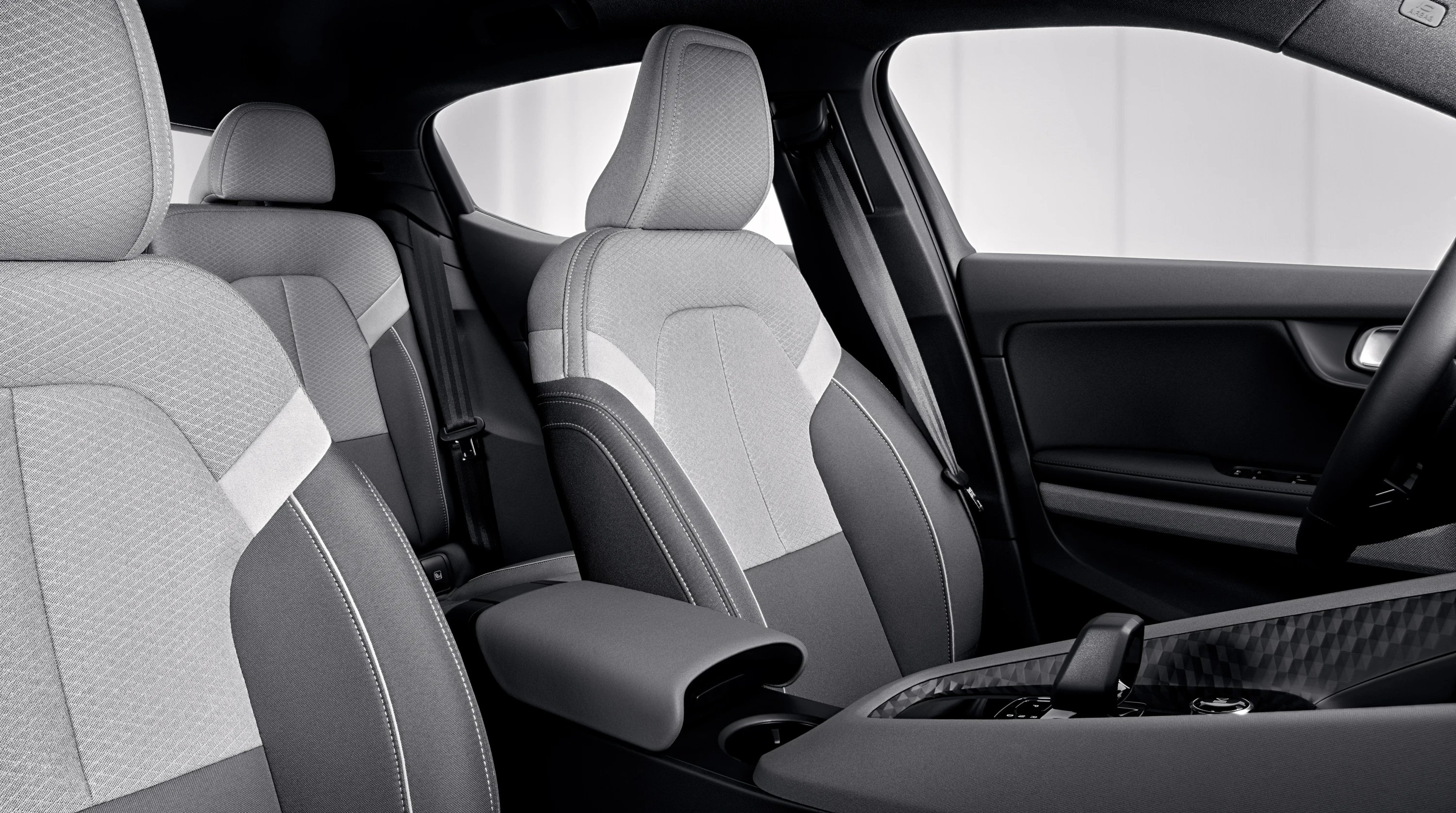 Polestar 2 Long Range Dual Motor (GEN1) frontseats view