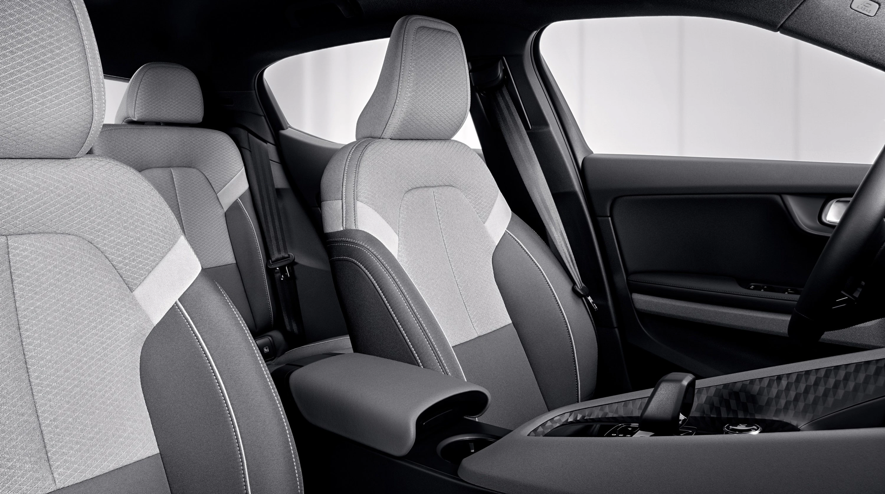 Polestar 2 Long Range Single Motor frontseats view