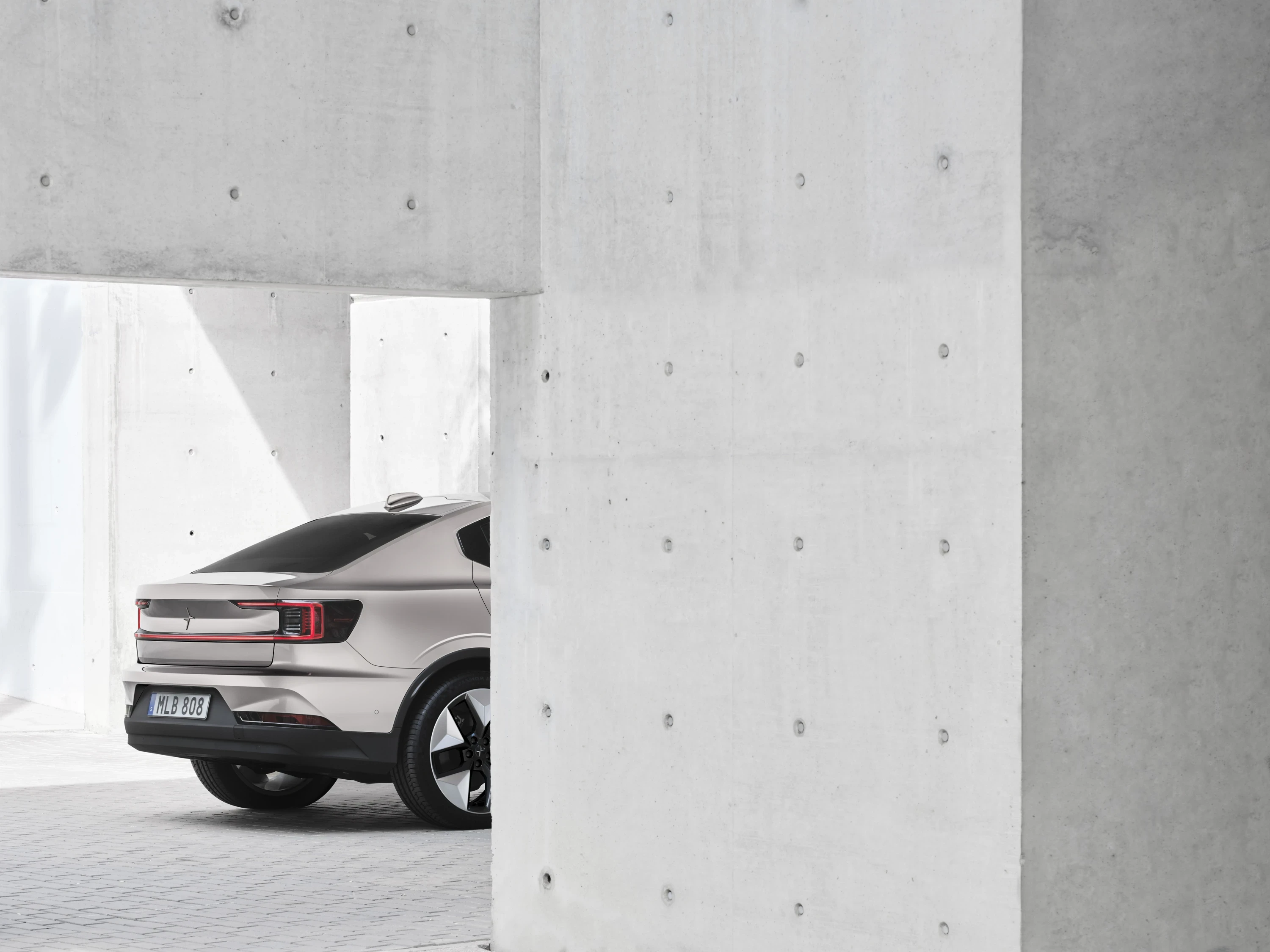 Polestar 2 Long Range Single Motor (GEN1) exterior view