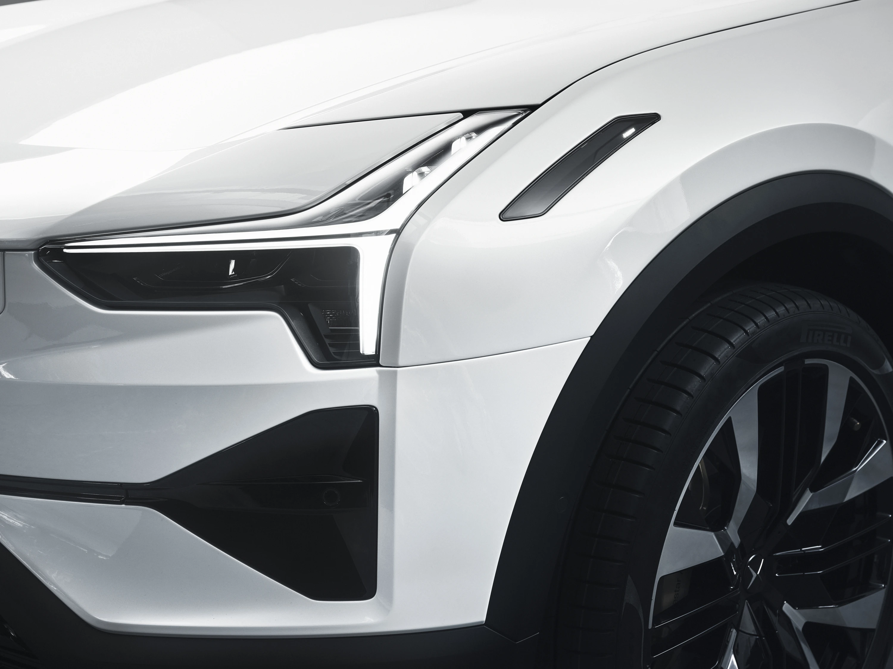 Polestar 3 Performance headlights view