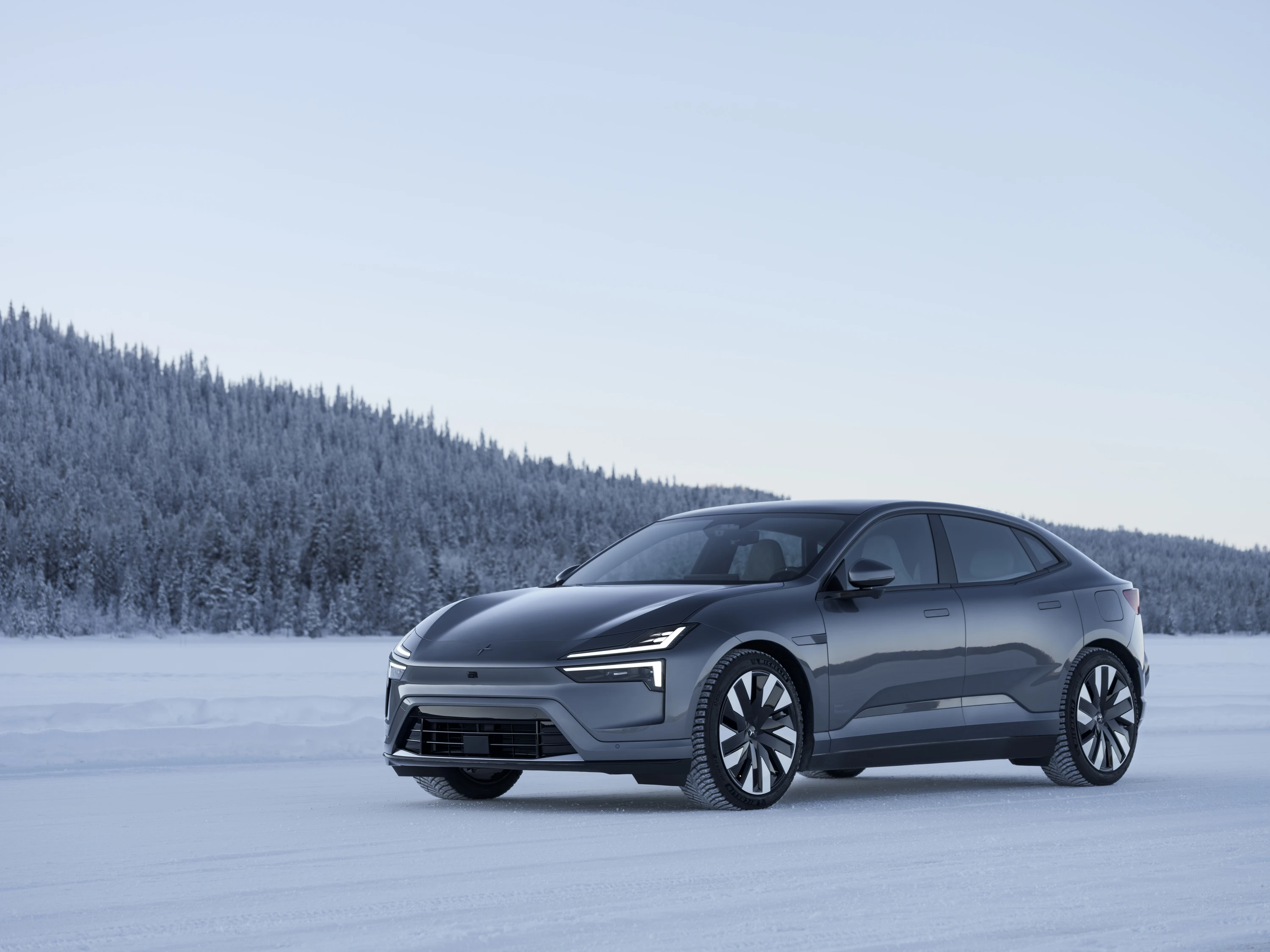 Polestar 4 Long range Dual motor exterior view